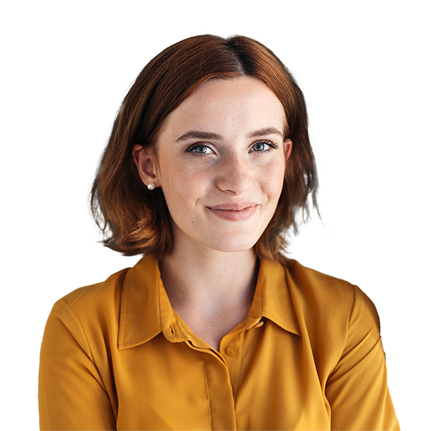 Kvinde ser smiler i gul bluse