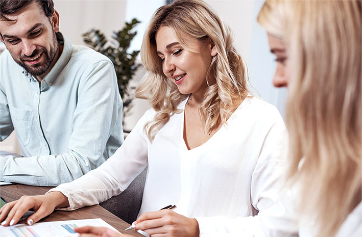 Kollegaer der taler sammen